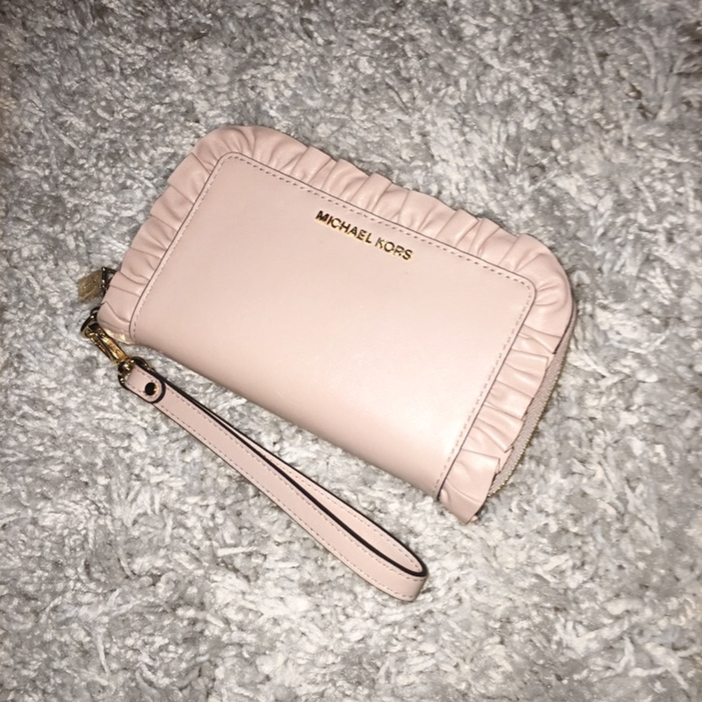 Jet Set Ruffled Leather Smartphone Wristlet